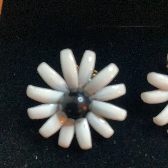 Vintage 1960’s earings/ clip on - Picture 2 of 11